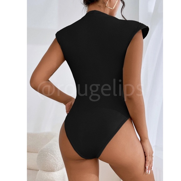 Black Ruched Bodysuit Deep V-Neck Overlapping Front Shoulder Pads - Picture 4 of 7